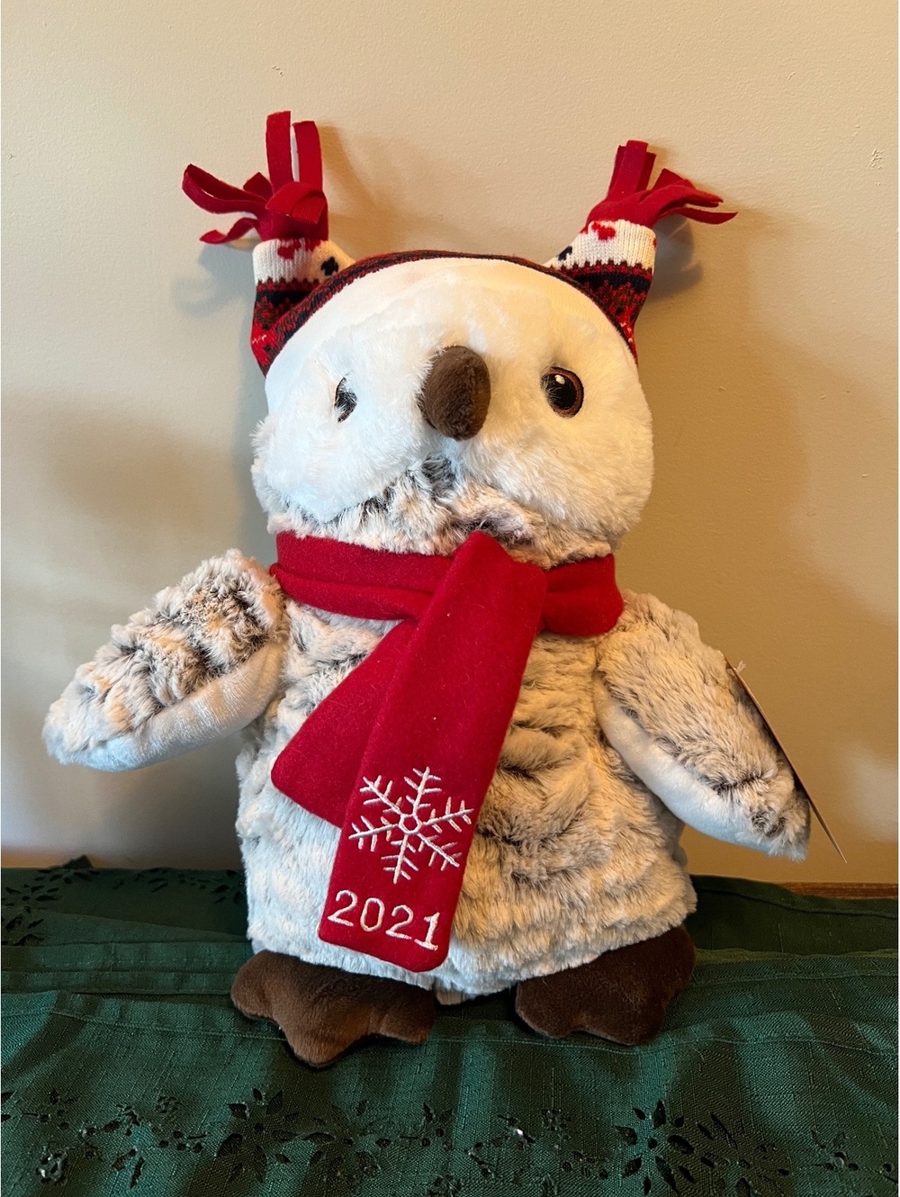 New 2021 Petsmart Wonder Plush Furry Owl with red tassel hat